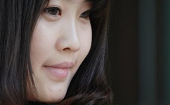 夏季短袖看见女生内衣